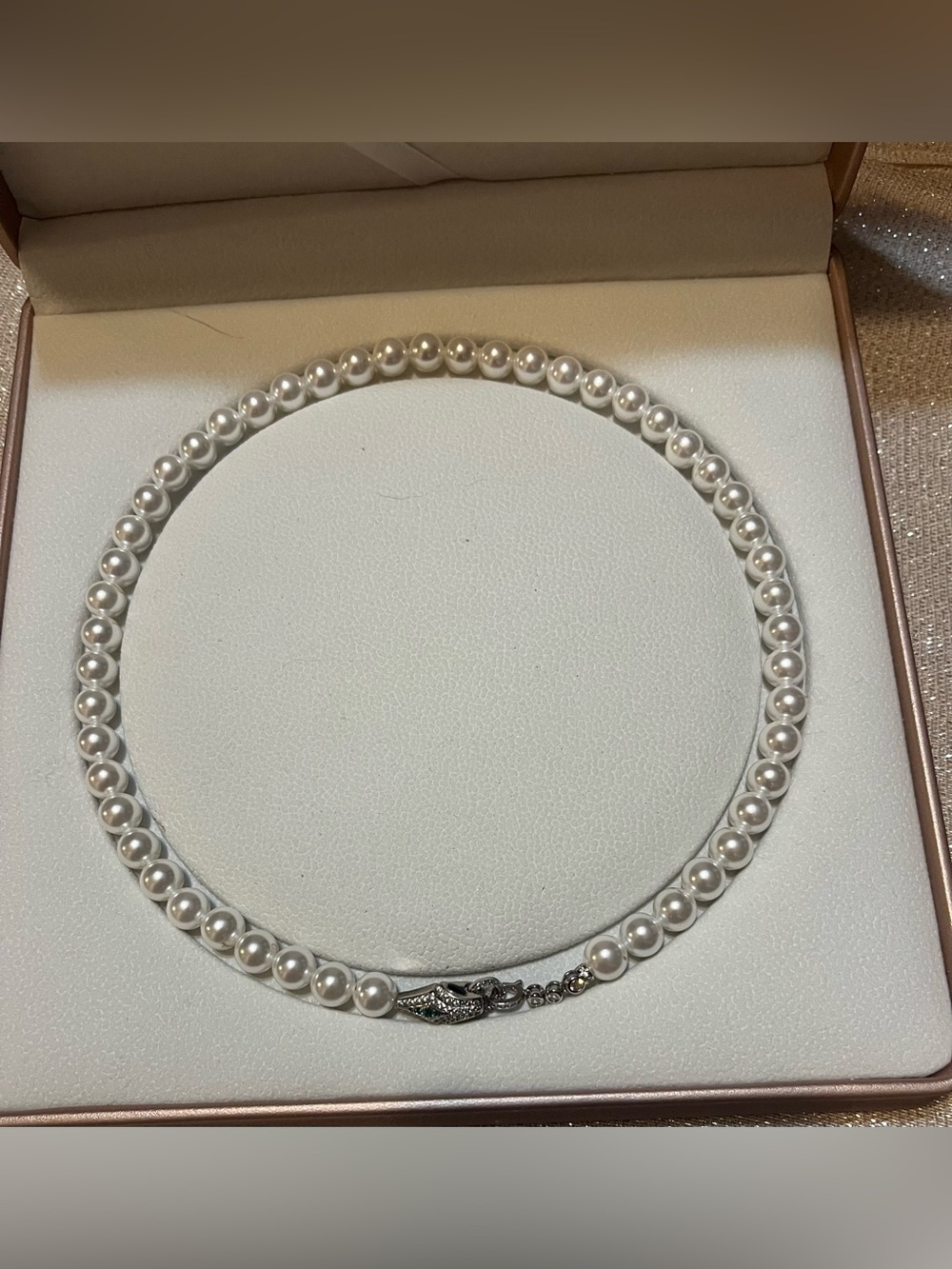White Faux Pearl Necklace With Distinctive CZ Stone Panther Shape Clasp 16” NIB - Picture 3 of 8